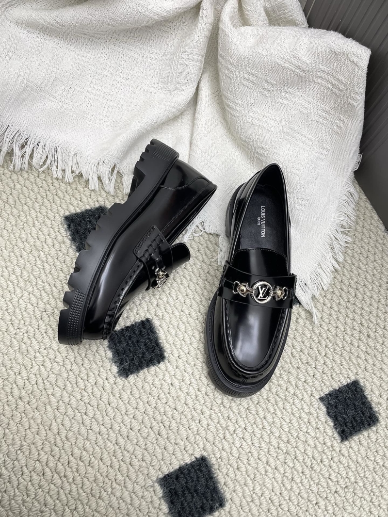 l0vis Vvtt0n loafers